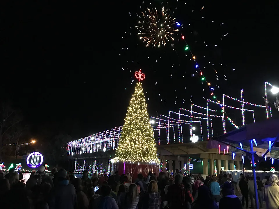 In this episode of the Homestyle podcast, hosts Leigh Guidry and Joe Cunningham talk about activities and places to go to get your holiday fix, like the Natchitoches Christmas Festival in Joe's hometown.

Homestyle Natchitoches Turn On The Holidays