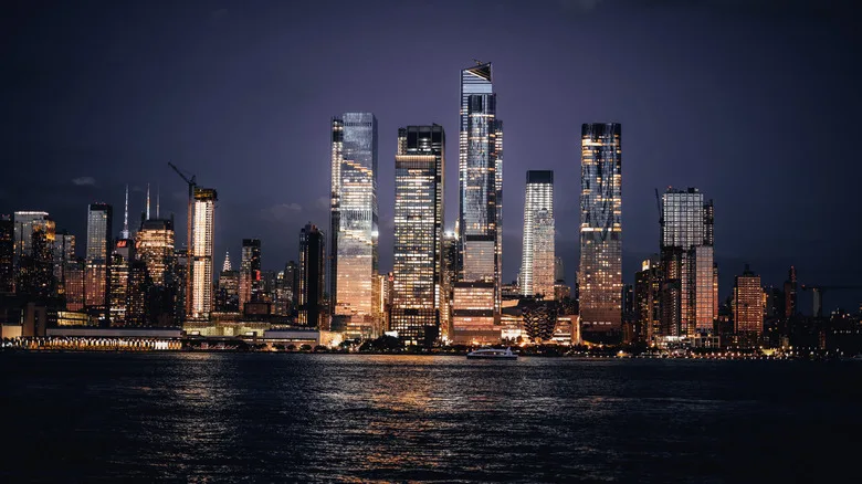 The New York City skyline as seen from the Chart House restaurant in Weehawken, New Jersey.